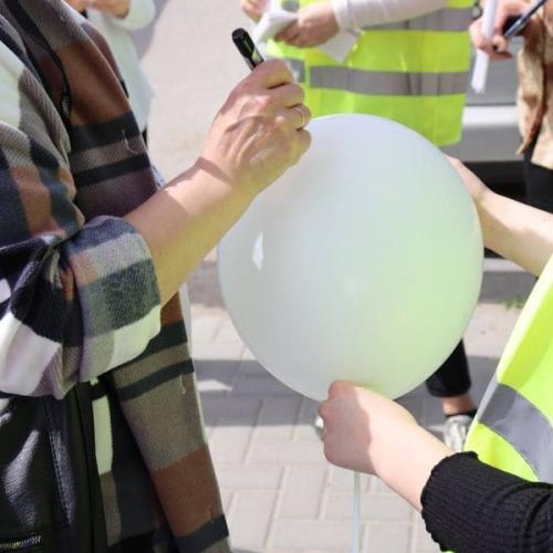 Флешмоб под руководством заместителя директора по воспитательной работе Комур М. Н.