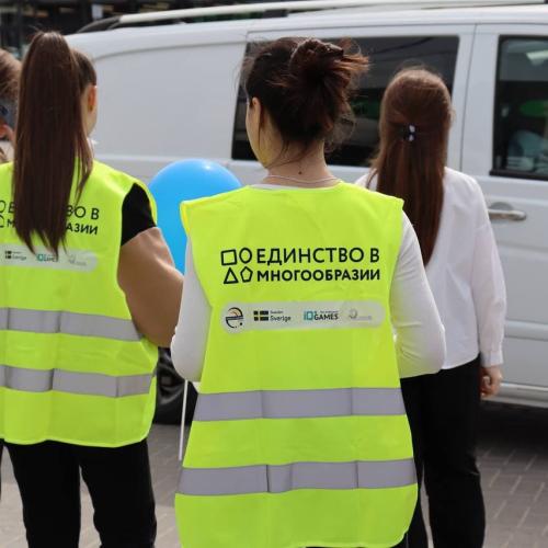 Флешмоб под руководством заместителя директора по воспитательной работе Комур М. Н.